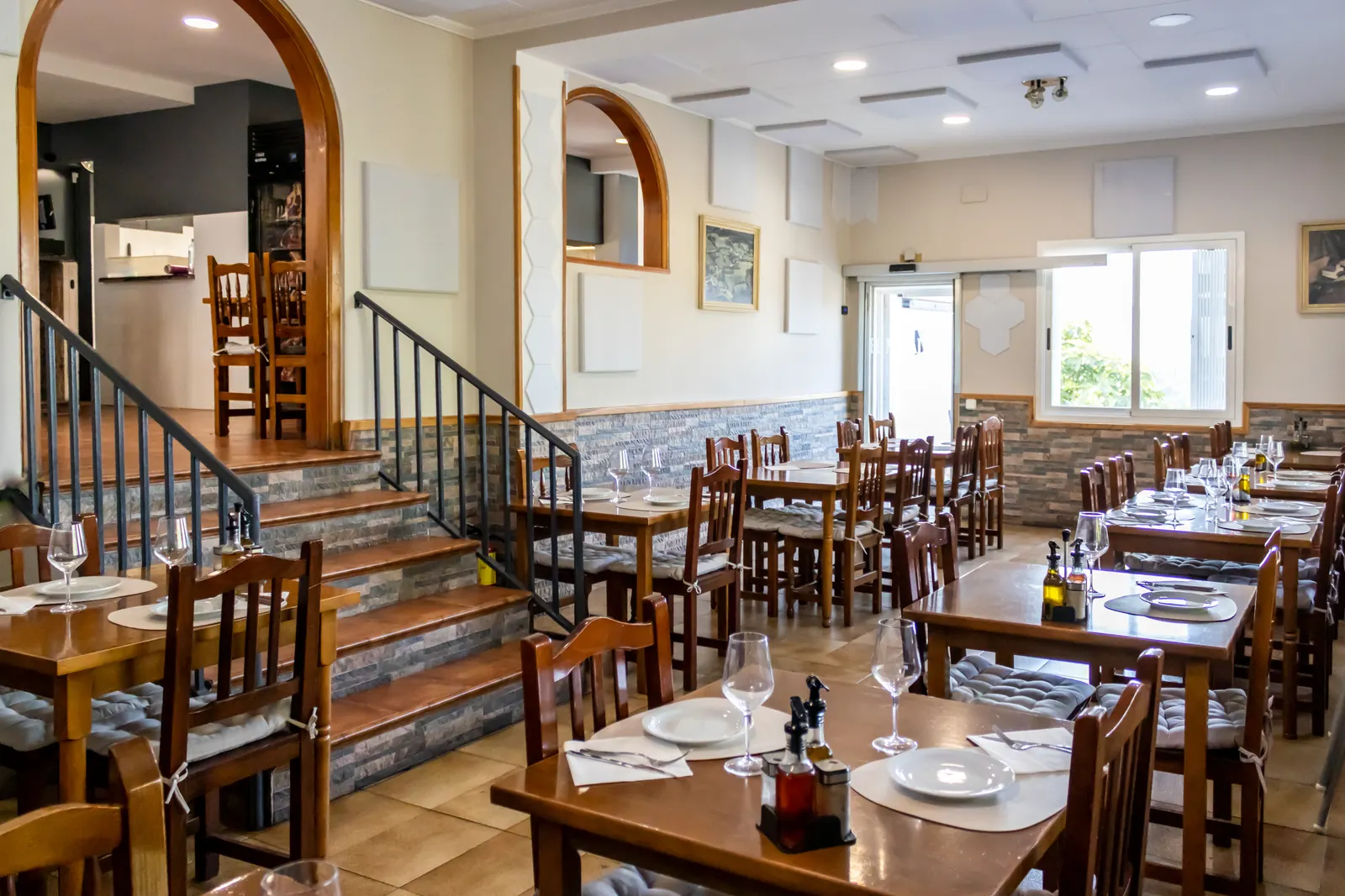 La sala i l'altell, per a taules llargues